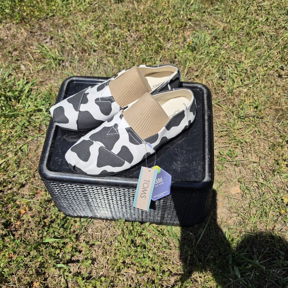 Toms NWT Alpargata Black & White Cow Print Skip Ons Womens Size 8.5